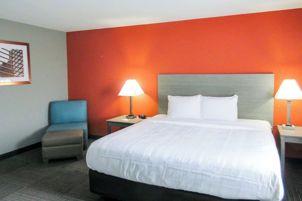 Quality Inn & Suites Hammond Near I-8090