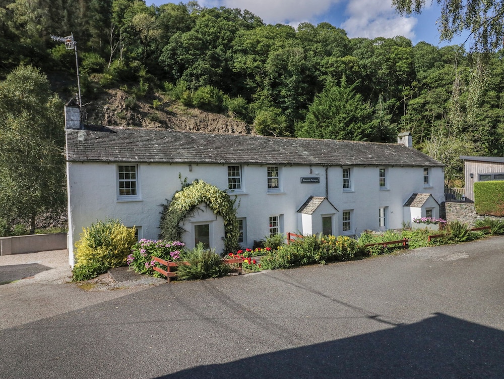 Riverside Cottage No 4