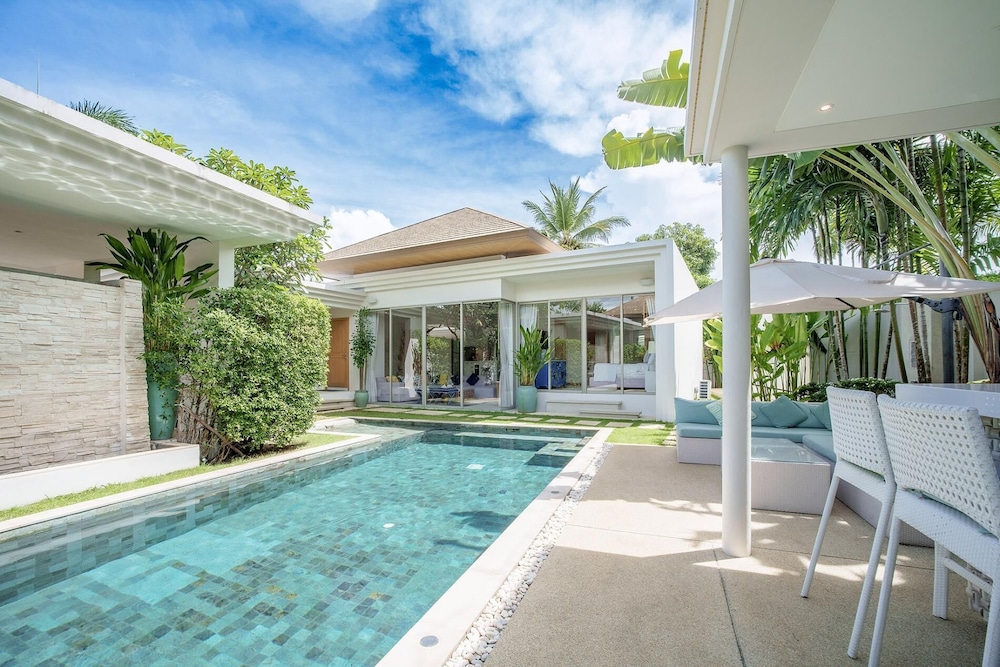 Stylish 3BR Pool Villa, Bang Tao + Airport Shuttle