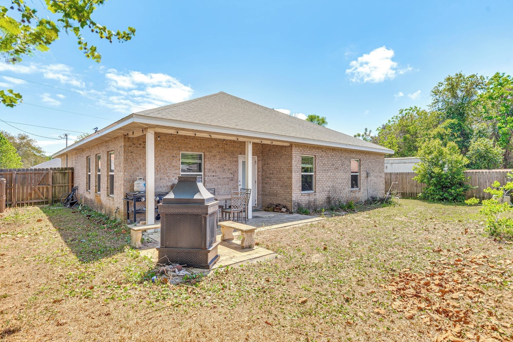 Military-friendly Home Near Navarre Beach & Base!