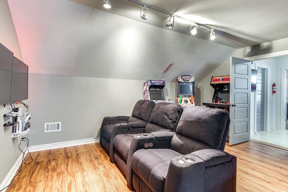 Private Pool & Game Room: Home Near Savannah