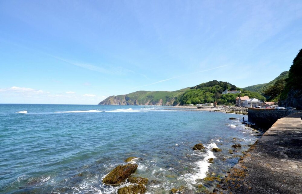 Lynmouth Vacations - Superb Sea View Apartment - Property Image 5