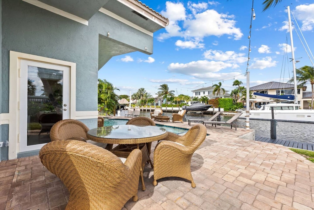 Waterfront Oasis Heated Pool Game Room Gym