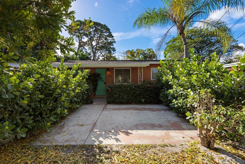 Charming Cozy Studio Lake Ridge
