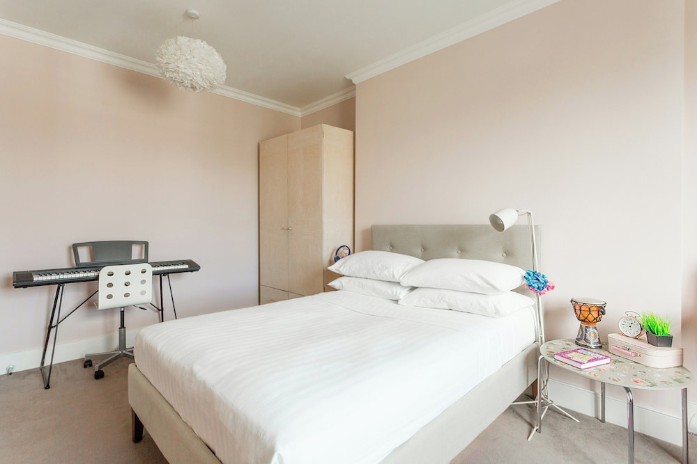 Leamington Road Villas II by Onefinestay
