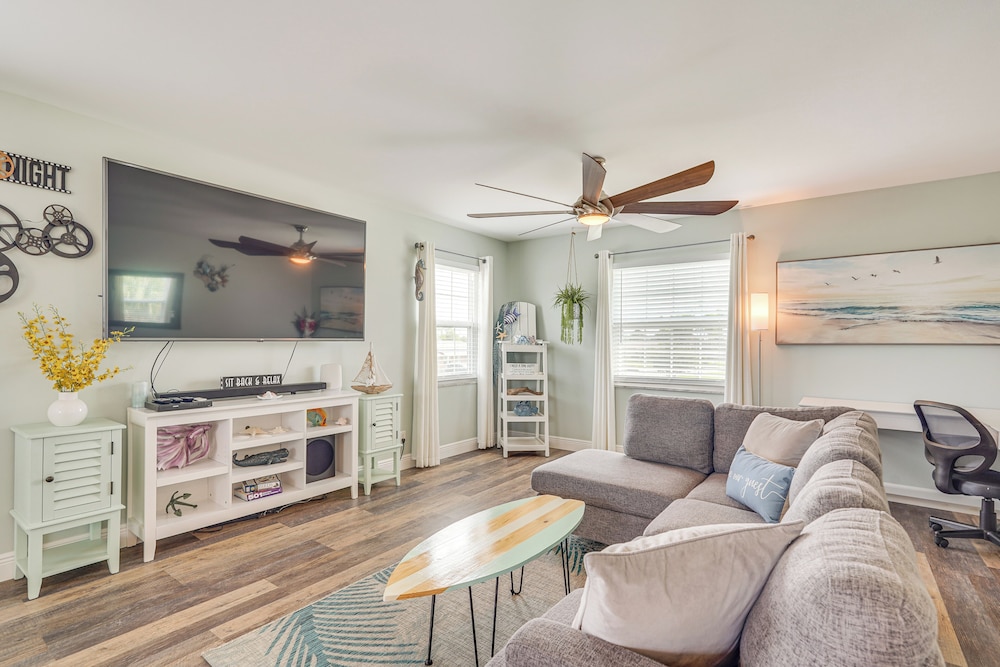 8 Mi to Beaches: Getaway w/ Pool in Panama City!