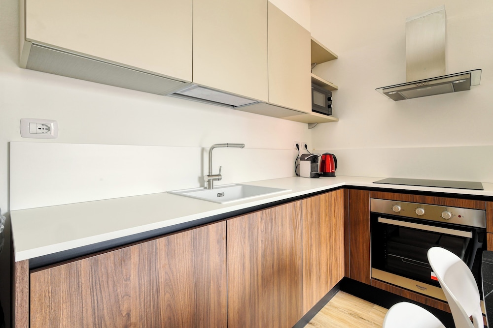 1-Bed apartment with balcony near subway