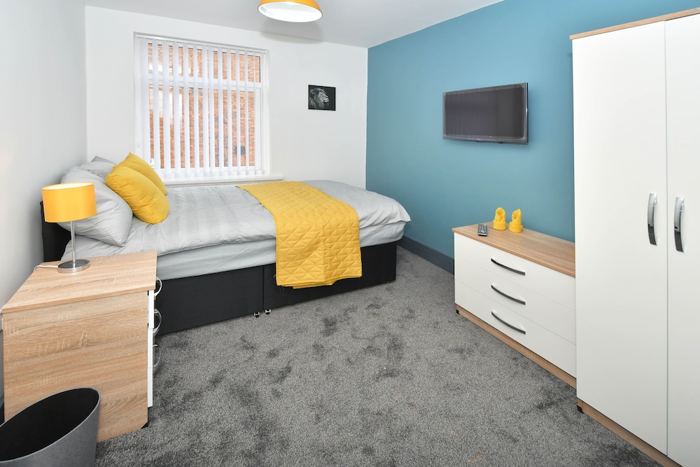Townhouse @ Eastwood Place Stoke view 3