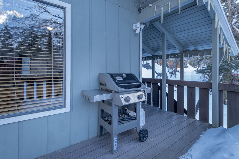 Icicle Chalet 1 Bedroom Cabin
