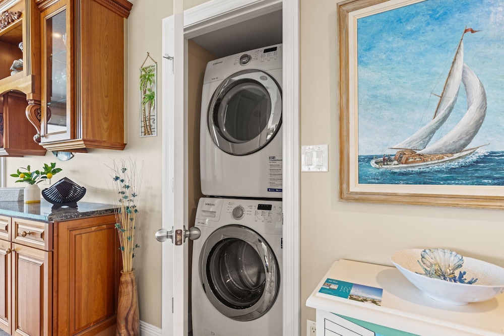 It Doesnt Get Any Better Than This! 2BR 2BA Sleeps 8 Beachfront!