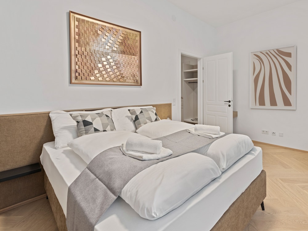Living No. 5 by GT7 Hospitality
