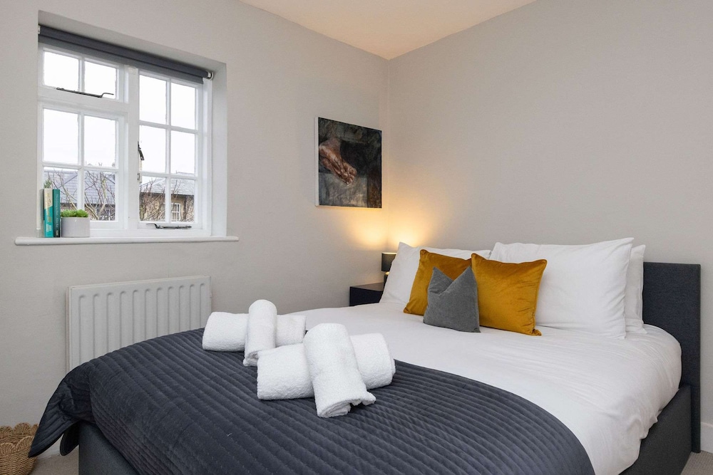 Elegant Georgian City Retreat for 5
