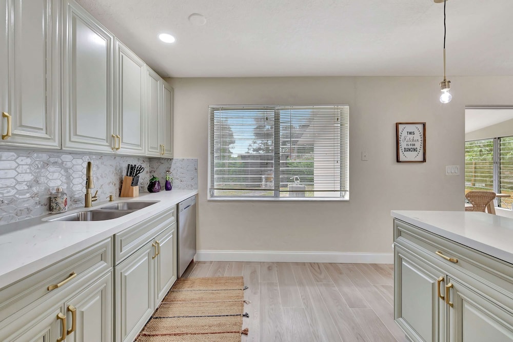 Pompano Beach Bungalow for 5!