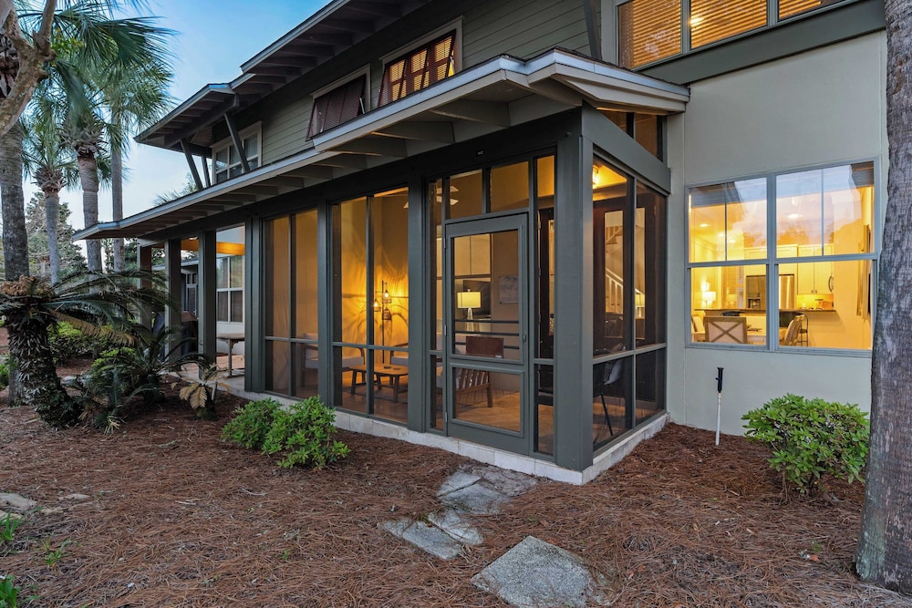 Serene Pondfront Stay w/ View, Pool Access, & Walk to Baytowne Wharf