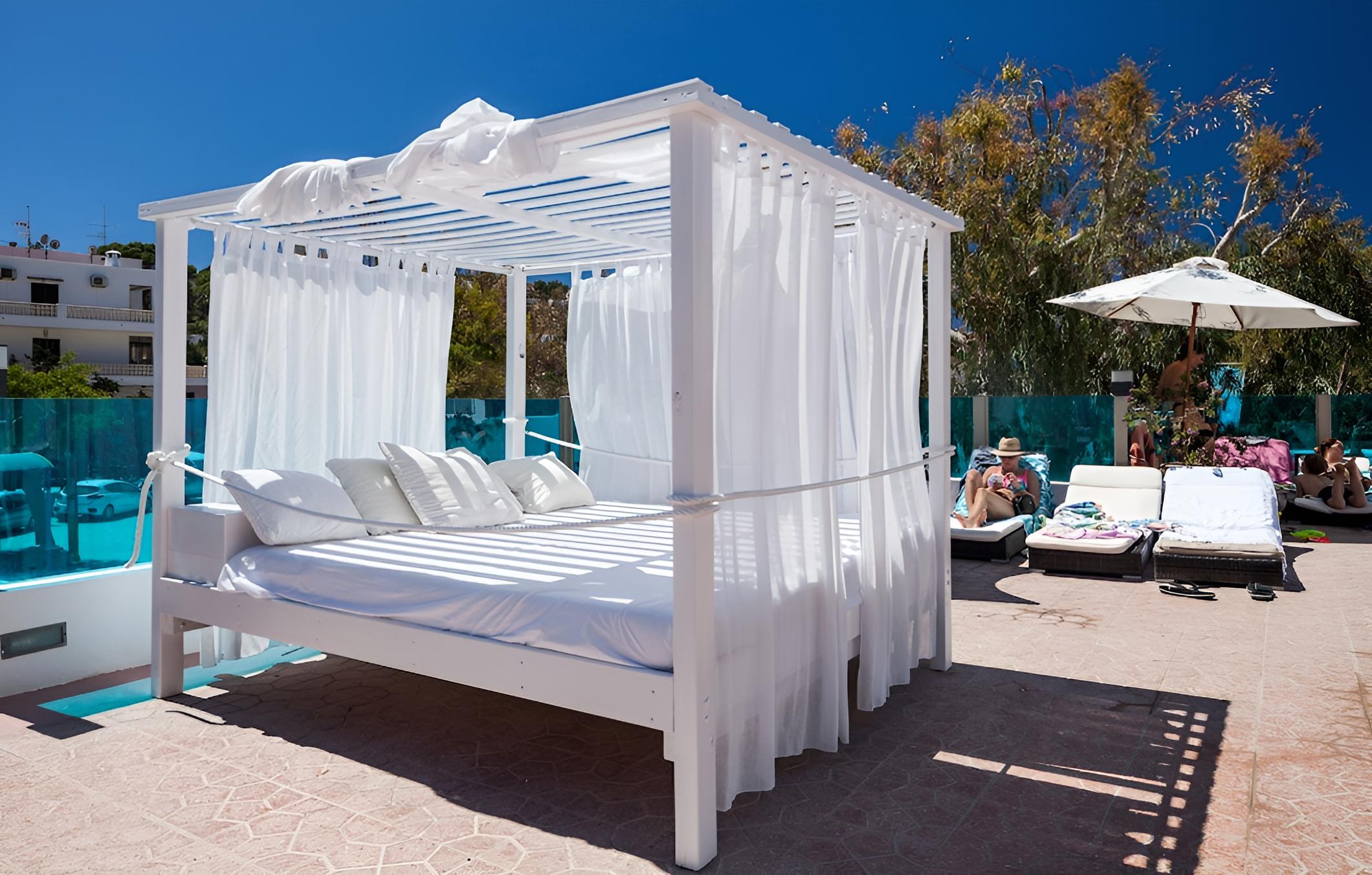 Aparthotel Puerto Cala Vadella