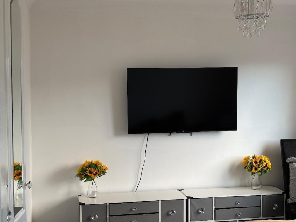130m2 New House 2024 - 3 Bedrooms - Free Fast Wifi - Free off Street Parking