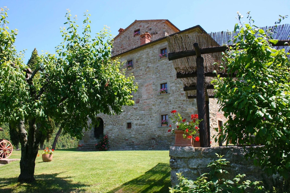 Wonderful private villa for 16 people with WIFI, private pool, TV and parking