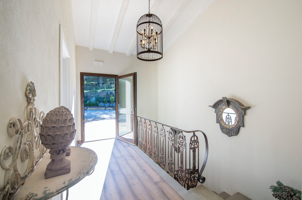 Villa Chianti With Infinity Pool And Vineyard View