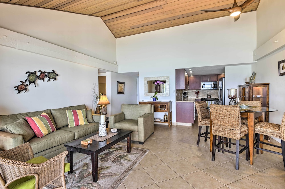 Beachfront Lahaina Condo w/ AC: Featured on Hgtv!