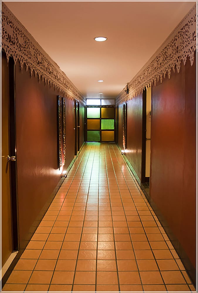 CM Night Bazaar Boutique Hotel - Image 5