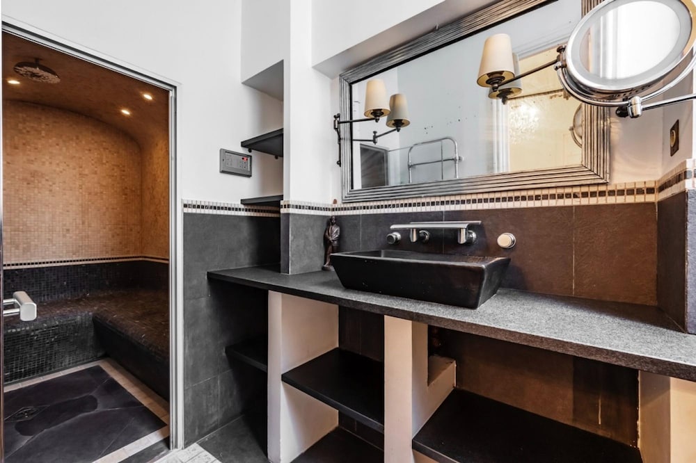 Luxury 5BR House Close to the Arc de Triomphe