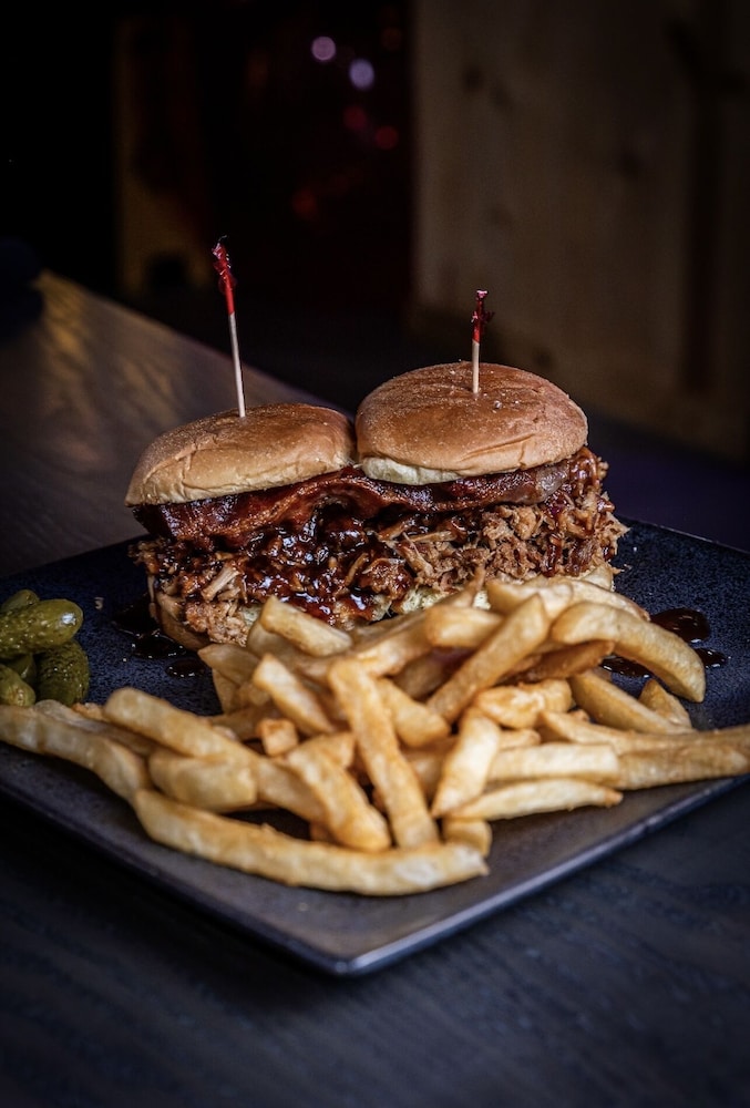 Road House Hotel  RV Park - Property Image 8