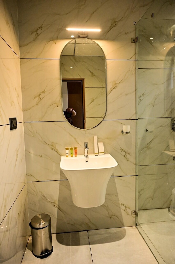 Hotel S S International