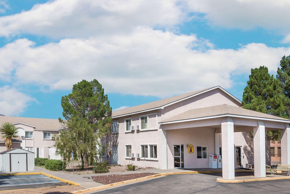 Super 8 by Wyndham Socorro view 2