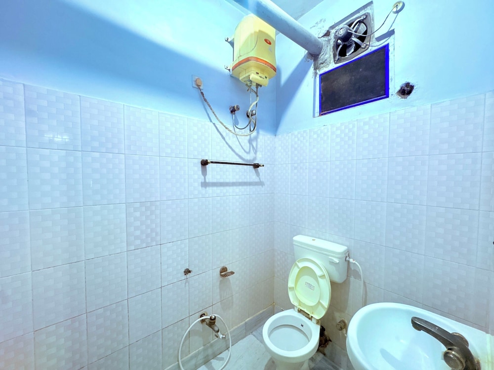 Binapani Hotel & Restaurant Tarapith