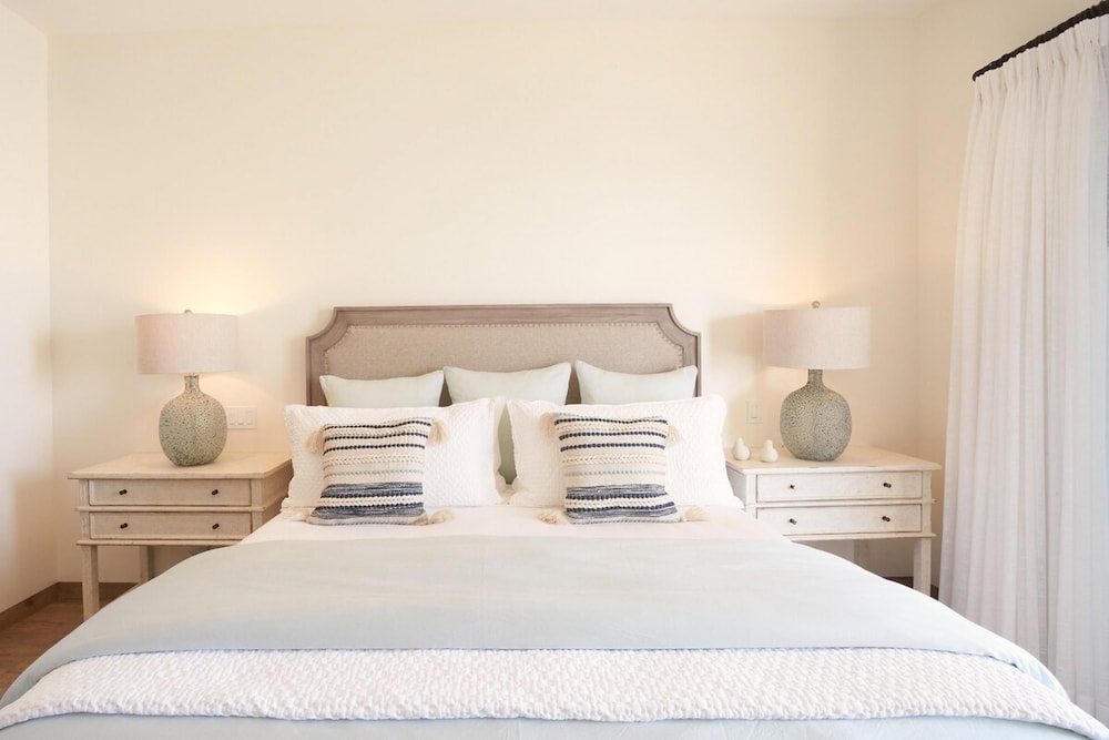 Oceanview 2BD Residence With a Spacious Terrace