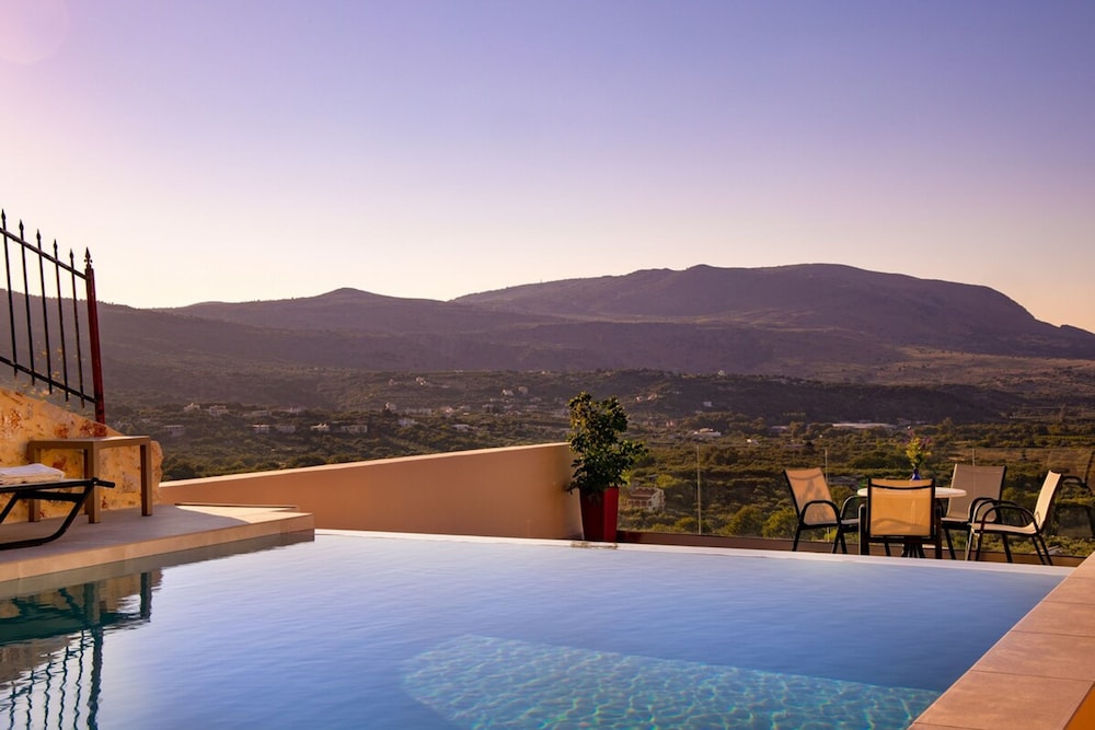 Iconic Villa With Private Pool and sea View