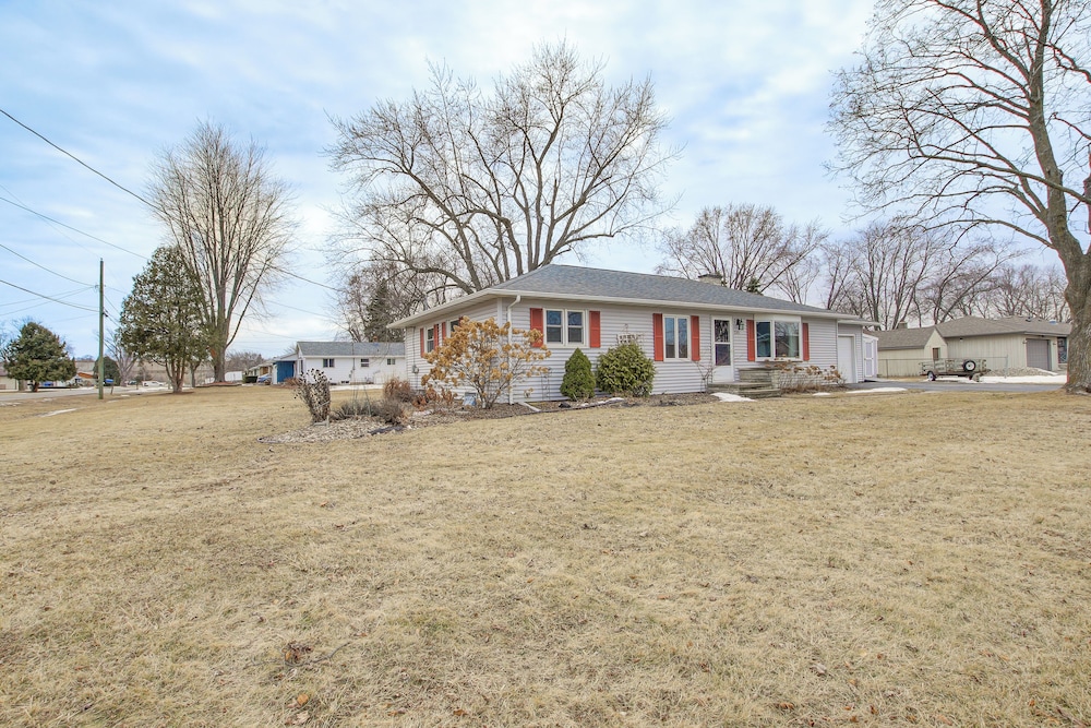 Walk to Lake: Family Getaway w/ Yard in Menasha!