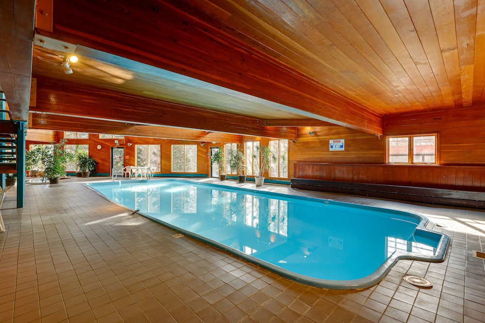 Heated Pool Access + Near Skiing: Colorado Retreat view 5