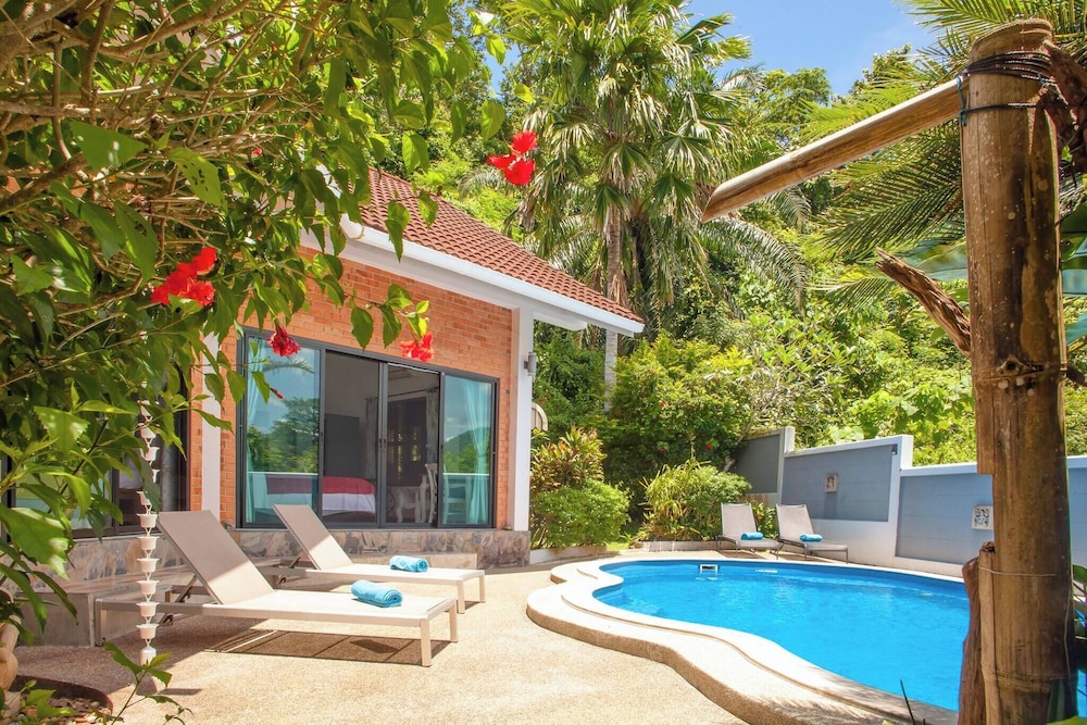Villa With Private Pool and Mountain Views