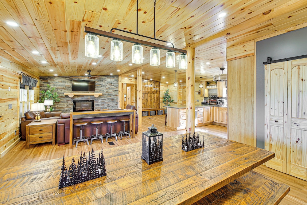 11 Mi to Marina on Lake Hamilton: Cabin Getaway
