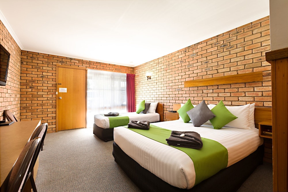 Statesman Motor Inn