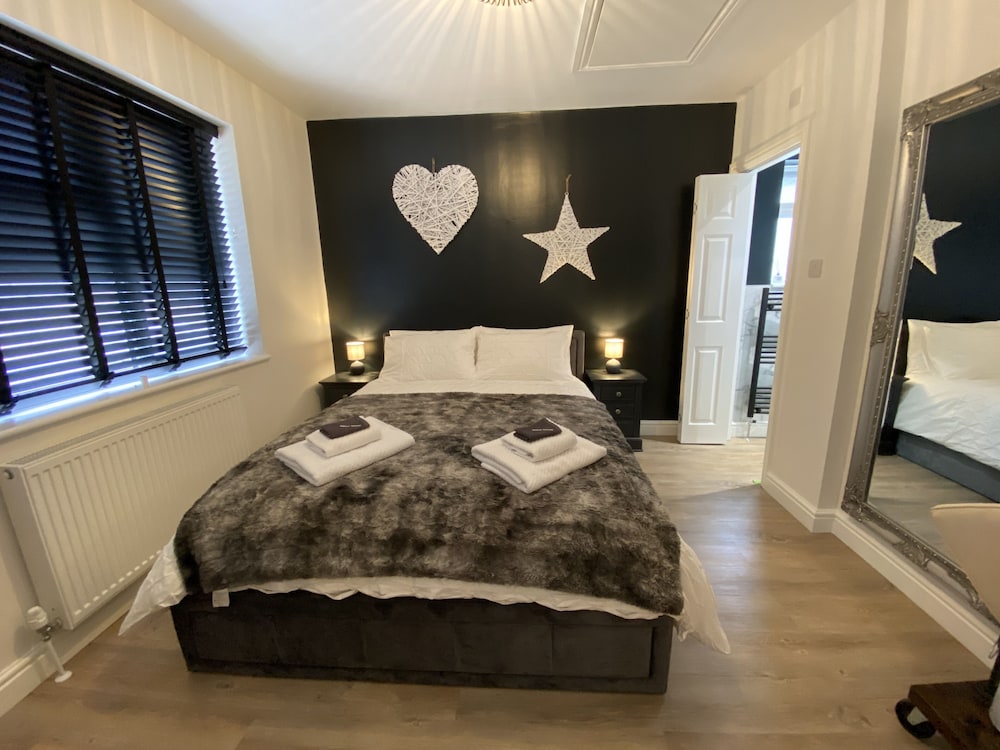 Willows Worthing 4 bed With ev Charger & sea Views view 3