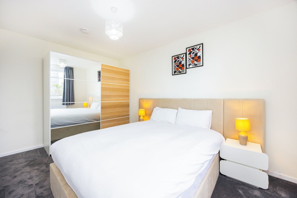 Modern 3 Bedroom House in Stratford