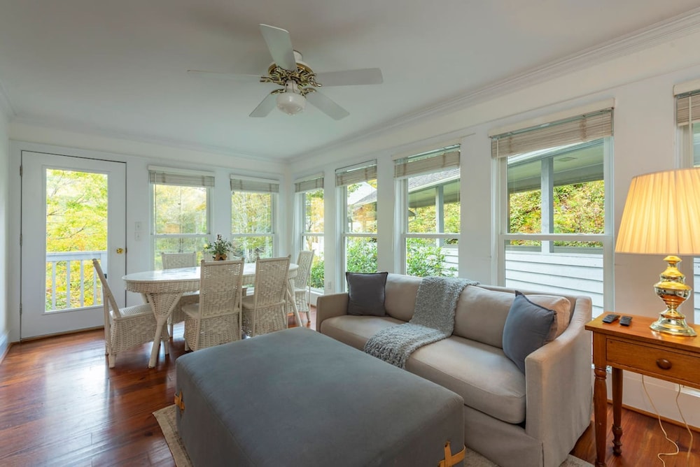 Riverfront Sanctuary Your Mountain Getaway