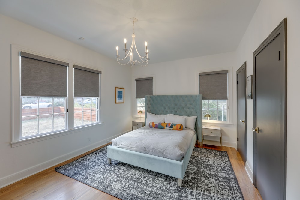 2 Mi to Downtown Austin: Family Home w/ Porch! view 4