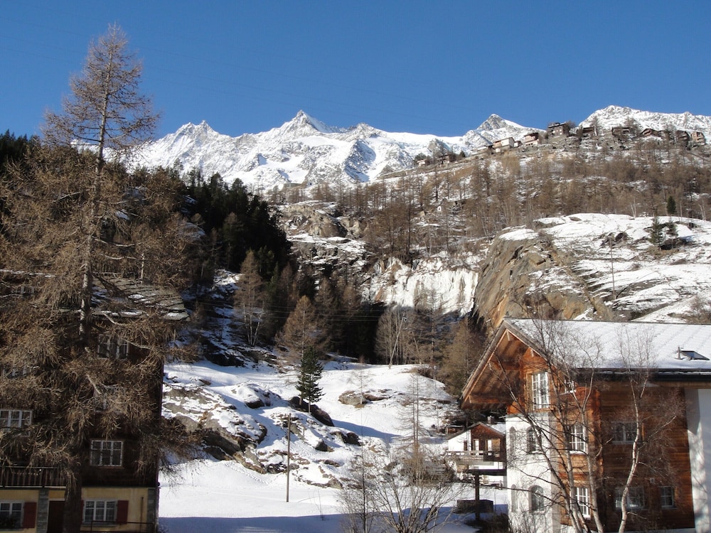 Chalet in Saas Fee Near Ski Slopes
