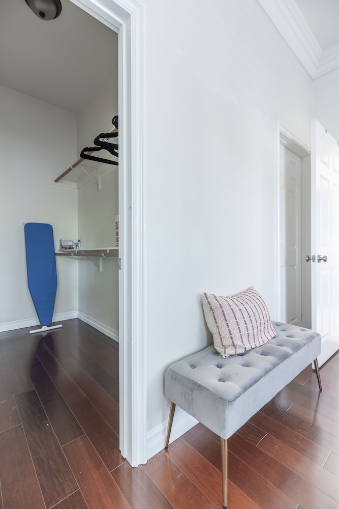 Elegant Retreat Modern Comforts, Prime Location