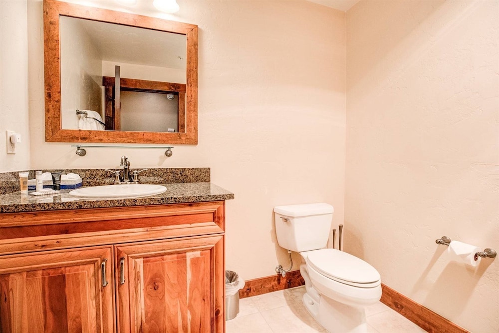 Crystal Peak 2 Bedroom Condo at Peak 7