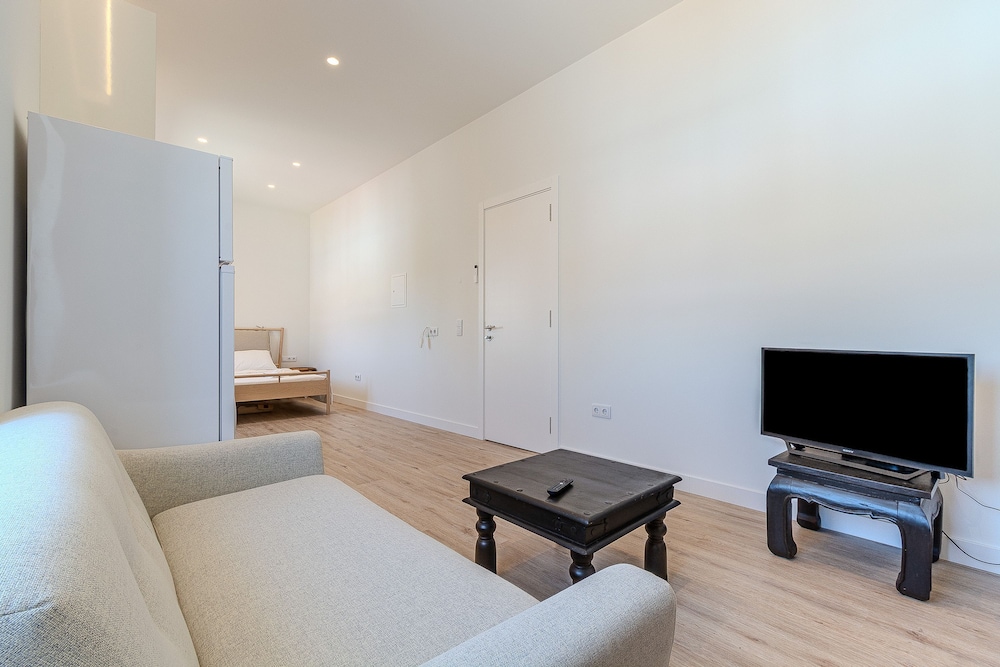 Downtown Studio Apartment G