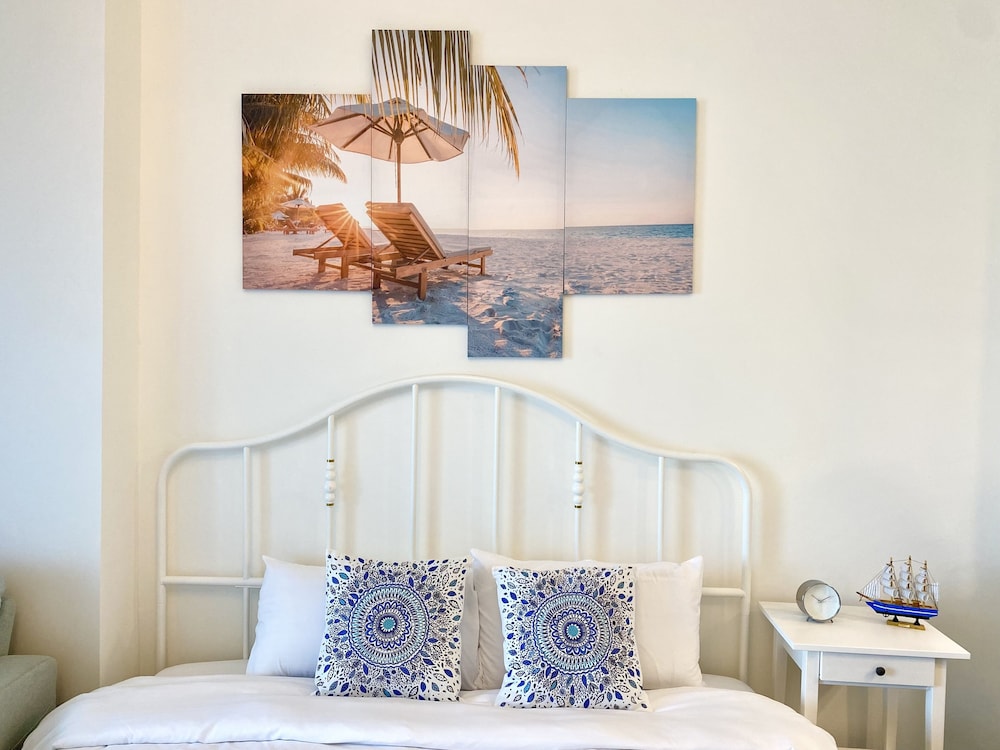 Marco Polo - Pastel Studio with Stunning Aerial City Views