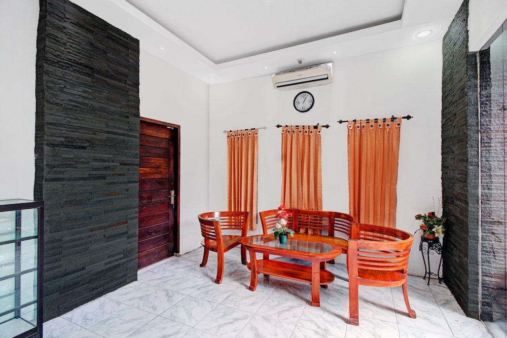 Super OYO 90672 ADHYA GUEST HOUSE LOMBOK view 4