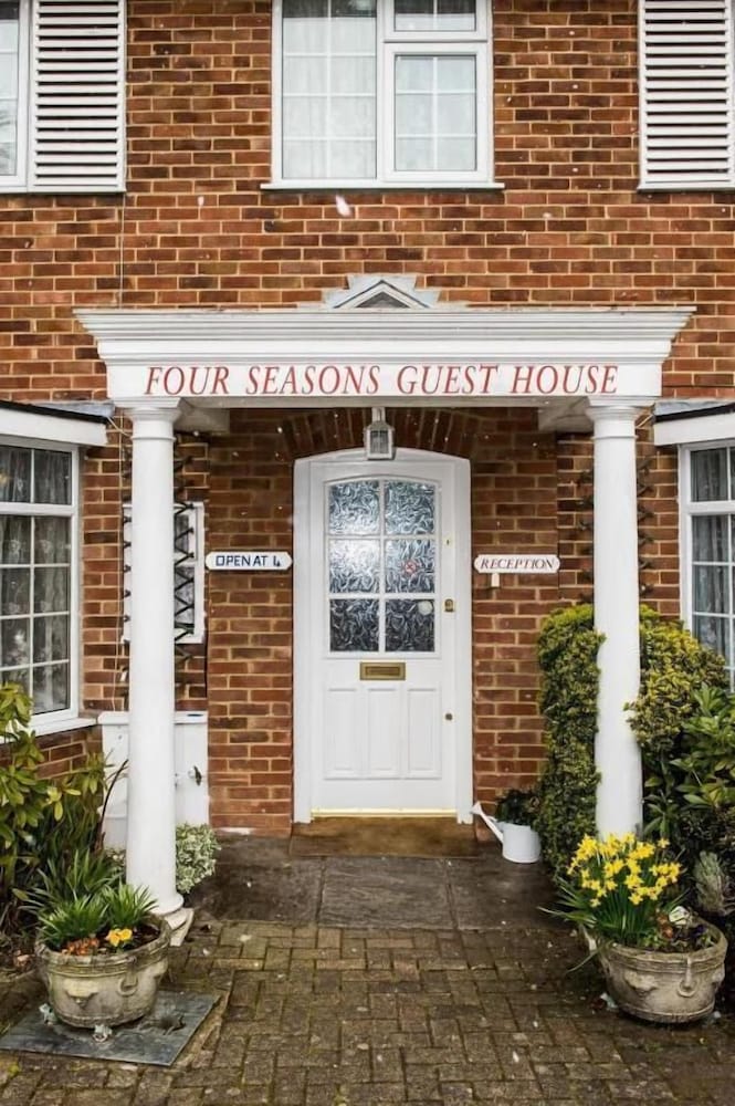 All Seasons Gatwick Guest House view 2