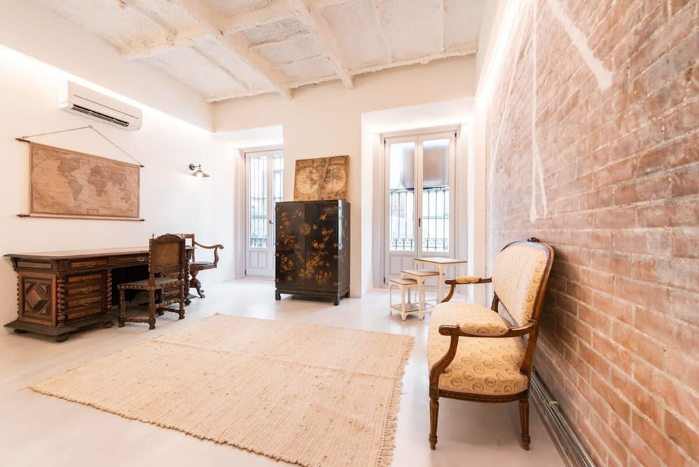 The Deauville Majestic 1 Bedroom in Chueca