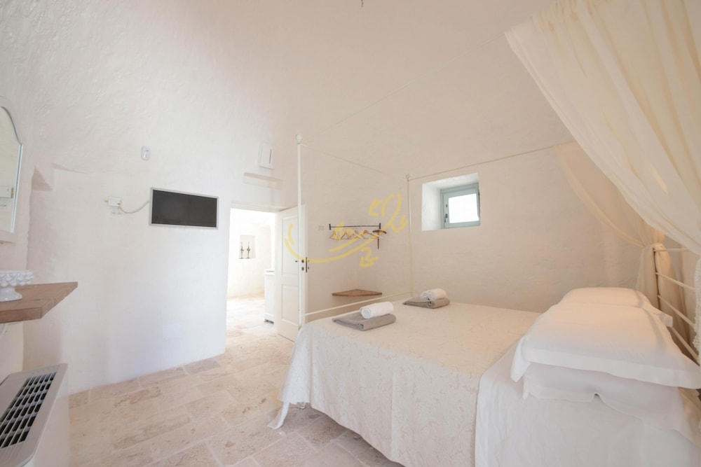 TD Marl Luxury Trulli Experience w Stunning Pool
