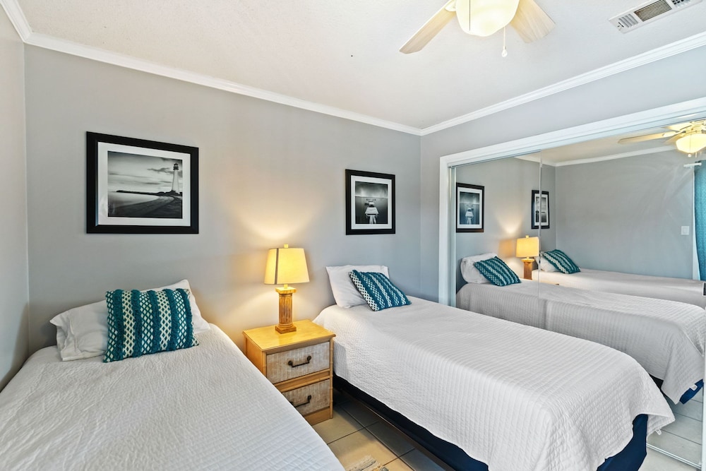2BR Condo Beach Access Pool and Walk to Hangout